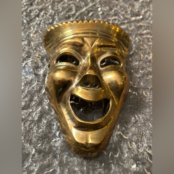 Antique-Style Brass Mask Sculpture Botanical Wall Art 4 Vines, Florals & Altars - Picture 14 of 14